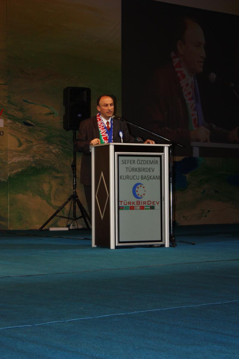 Sefer Ozdemir 1. TurkBirDev Kurultayinda konusurken